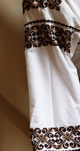 Hand-sewn, vintage and traditional Eastern European blouse (boho style) - Picture 9 of 9